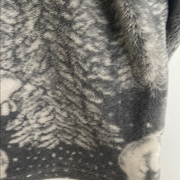 Northern Reflections Gray and White Ski Jacket - Picture 6 of 7